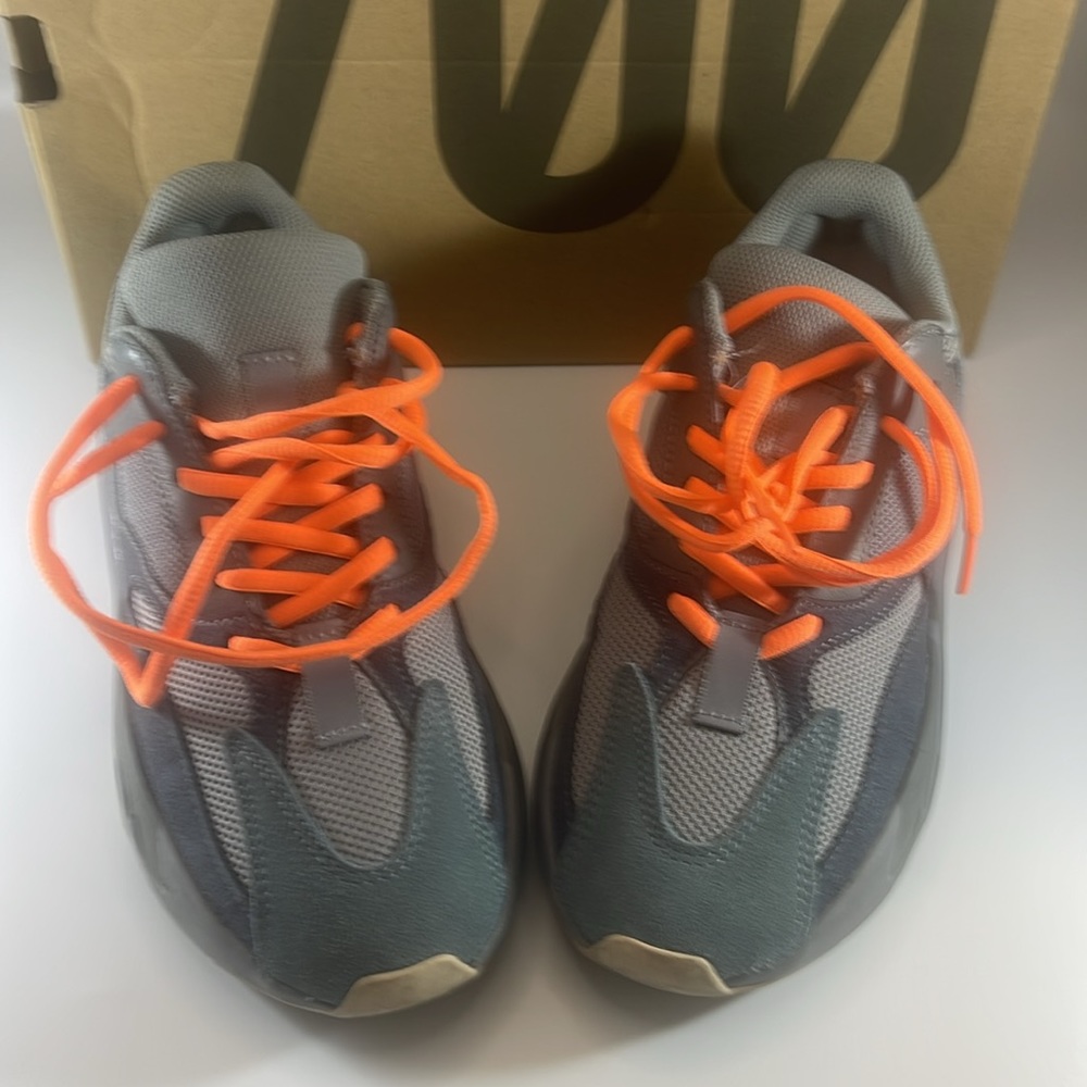 Yeezy Boost 700 - Picture 14 of 14